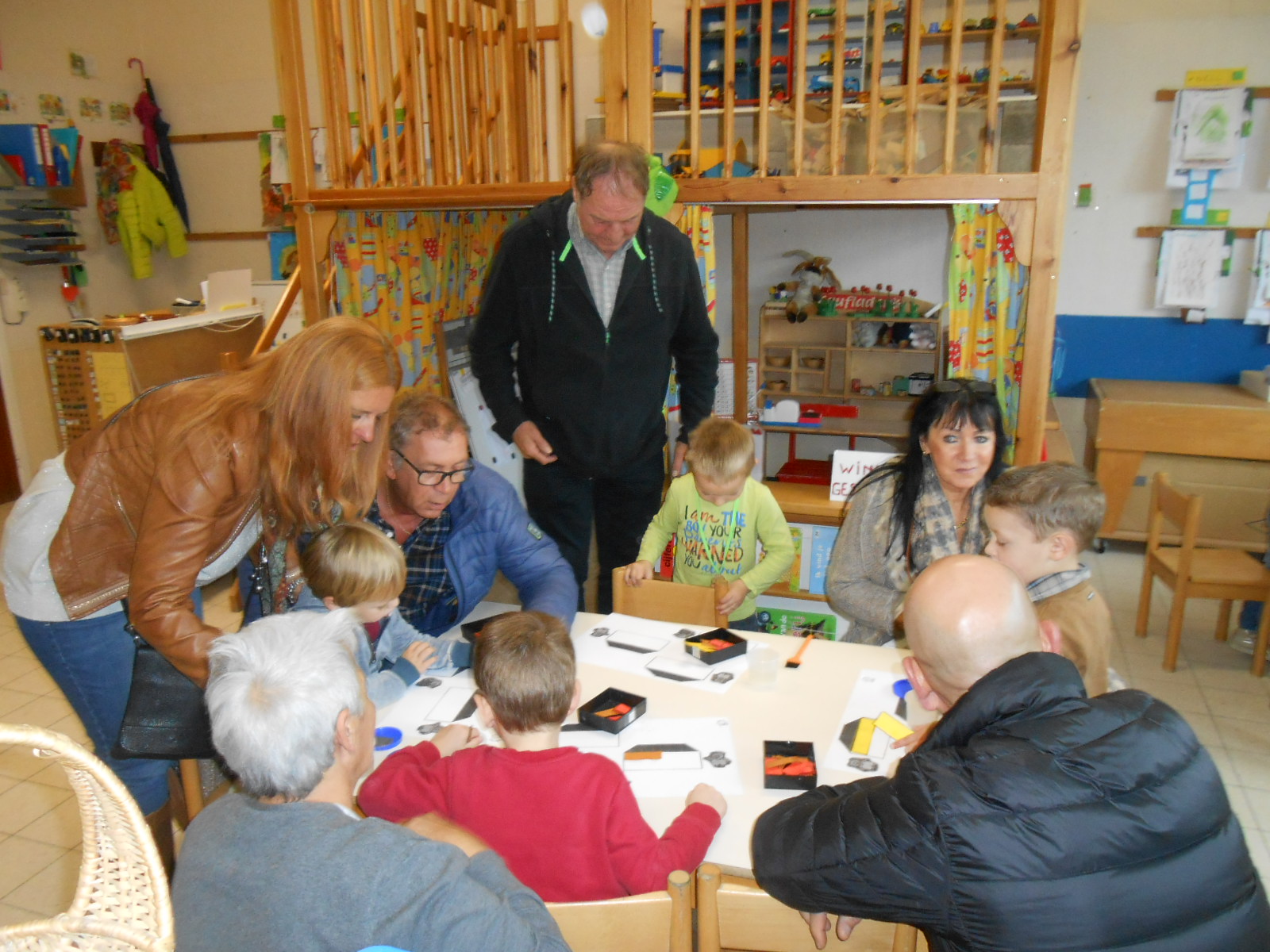 grootouders op bezoek in de klas van juf Claire